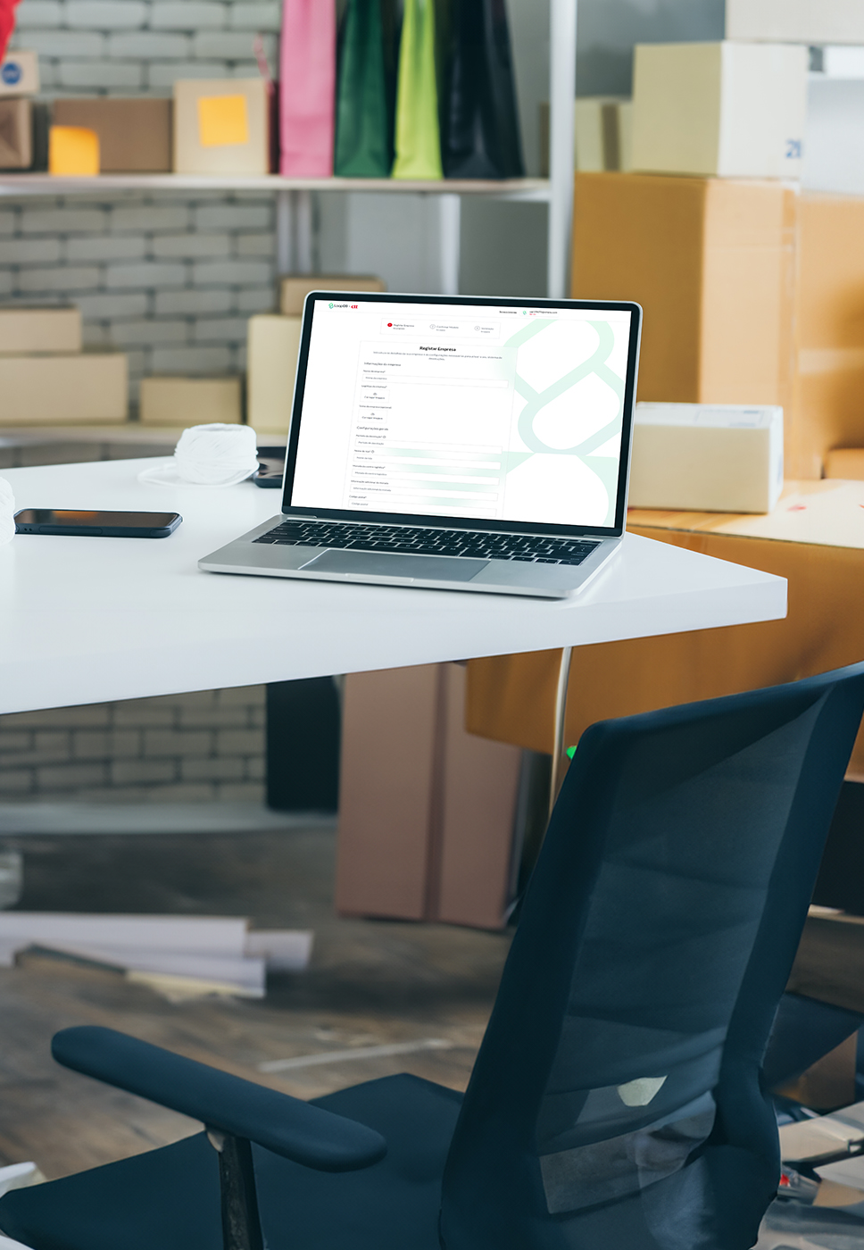 Computador com formulário aberto para iniciar uma devolução.